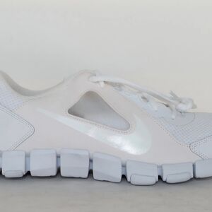 Nike Flex Show TR 2 Athletic Sneakers Mens Size 11 New But Has A Spot.